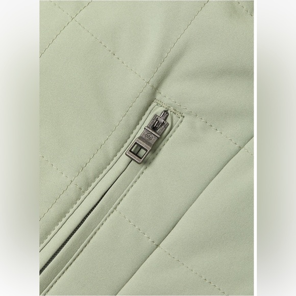 Men’s Peter Millar Reversible Vest - Picture 12 of 12
